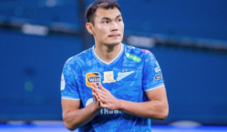 «Изящная игра». Нуралы Алип едва не забил пяткой в РПЛ. Видео