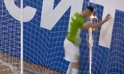 Фейерверк выстрелил прямо в лицо игроку в России. Видео