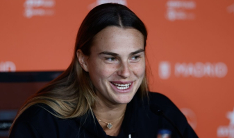 Арина Соболенко оставила автограф на лбу. Фото