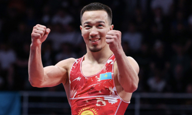 Исторический чемпион по борьбе из Казахстана получил шикарный подарок