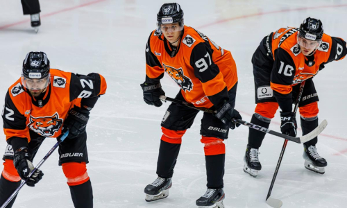 Клуб КХЛ проиграл на своём льду и увеличил отрыв от «Барыса»