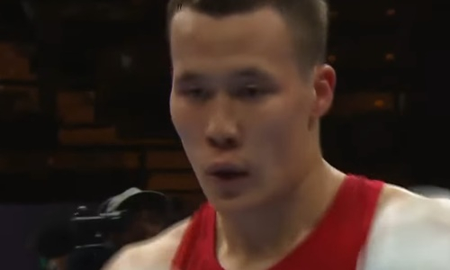 Бой казаха-супертяжа на ЧМ-2025 по боксу привёл к печальному исходу