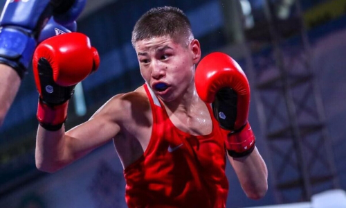 Нокаутер из Казахстана оформил разгром в бою за медаль ЧМ-2025 по боксу