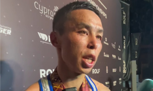 «Посвящаю победу!». Сакен Бибосынов не сдержал эмоций после «золота» ЧМ-2025