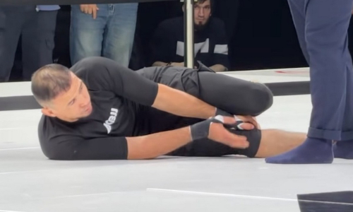 «Иногда жизнь снова тебя ломает». Казахский боец отреагировал на страшную травму