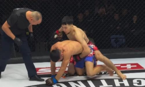 Казахстанский боец нокаутировал непобеждённого узбекистанца за секунды до гонга. Видео