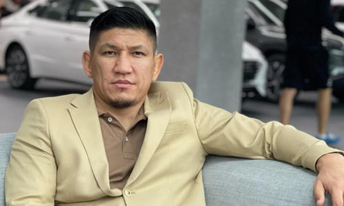 Куат Хамитов показал свой гонорар за бой в Москве. Фото