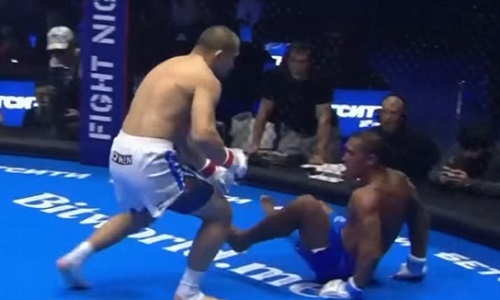 Видео стремительного нокдауна Фаниля Рафикова в бою с американцем