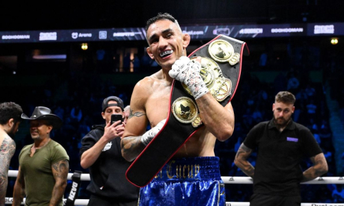 Тони Фергюсон оформил яркую победу с нокдауном в бою за чемпионский пояс. Видео