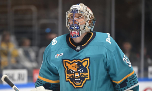 Стало известно, почему российский голкипер не поехал на матч с «Барысом» в Астану