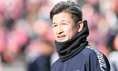 Самый старый профессиональный футболист в мире принял решение по будущему