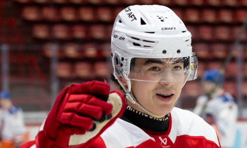 Европейский клуб принял решение по хоккеисту из Казахстана