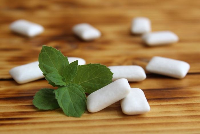 Поможет ли жевательная резинка обмануть аппетит — мнение эксперта