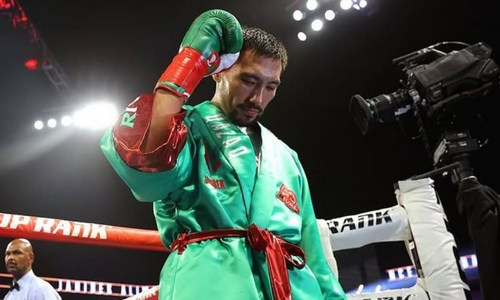 Жанибек Алимханулы впечатлил «сумасшедшими» ударами перед боем за три титула. Видео