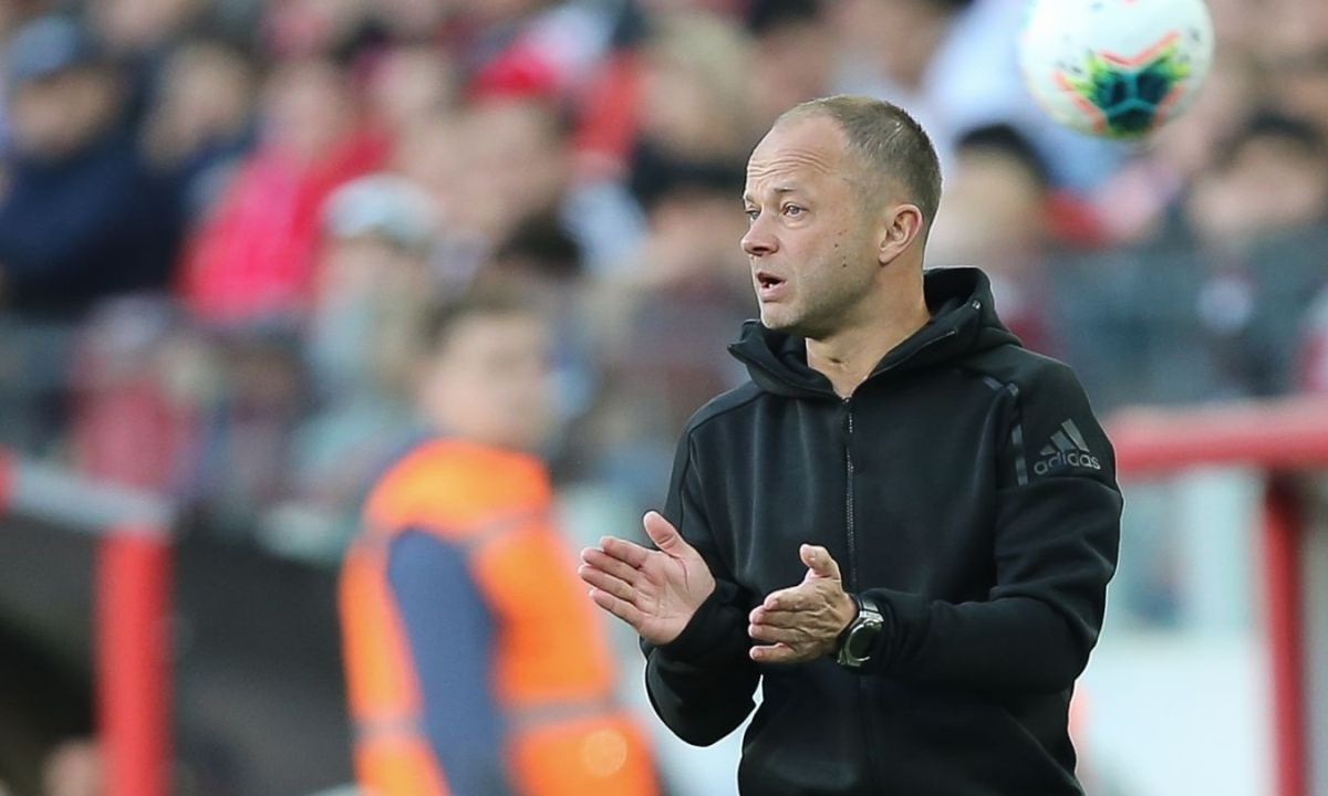 Экс-наставник «Актобе» официально возглавил российский клуб