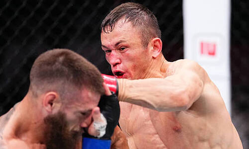 UFC принял решение по Алмахану после поражения Топурии