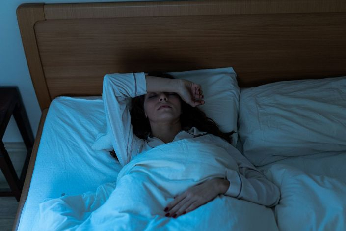 Эксперт назвала главную опасность частых пробуждений в темноте