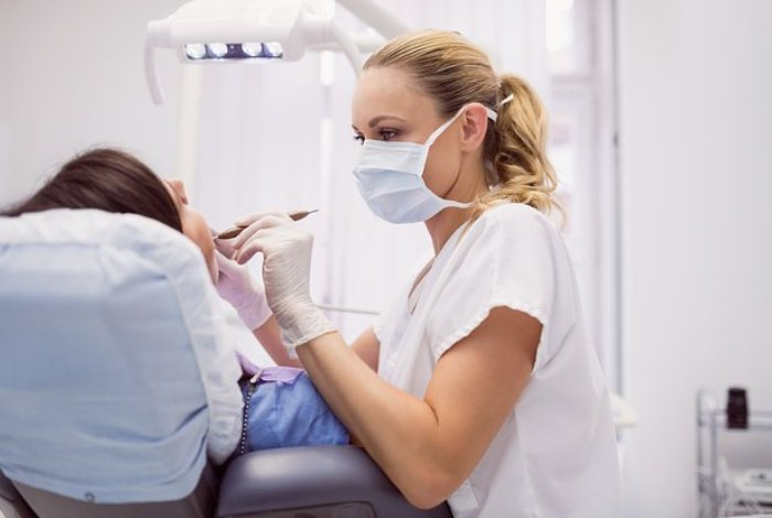 Назван предельный возраст удаления зубов мудрости без риска осложнений