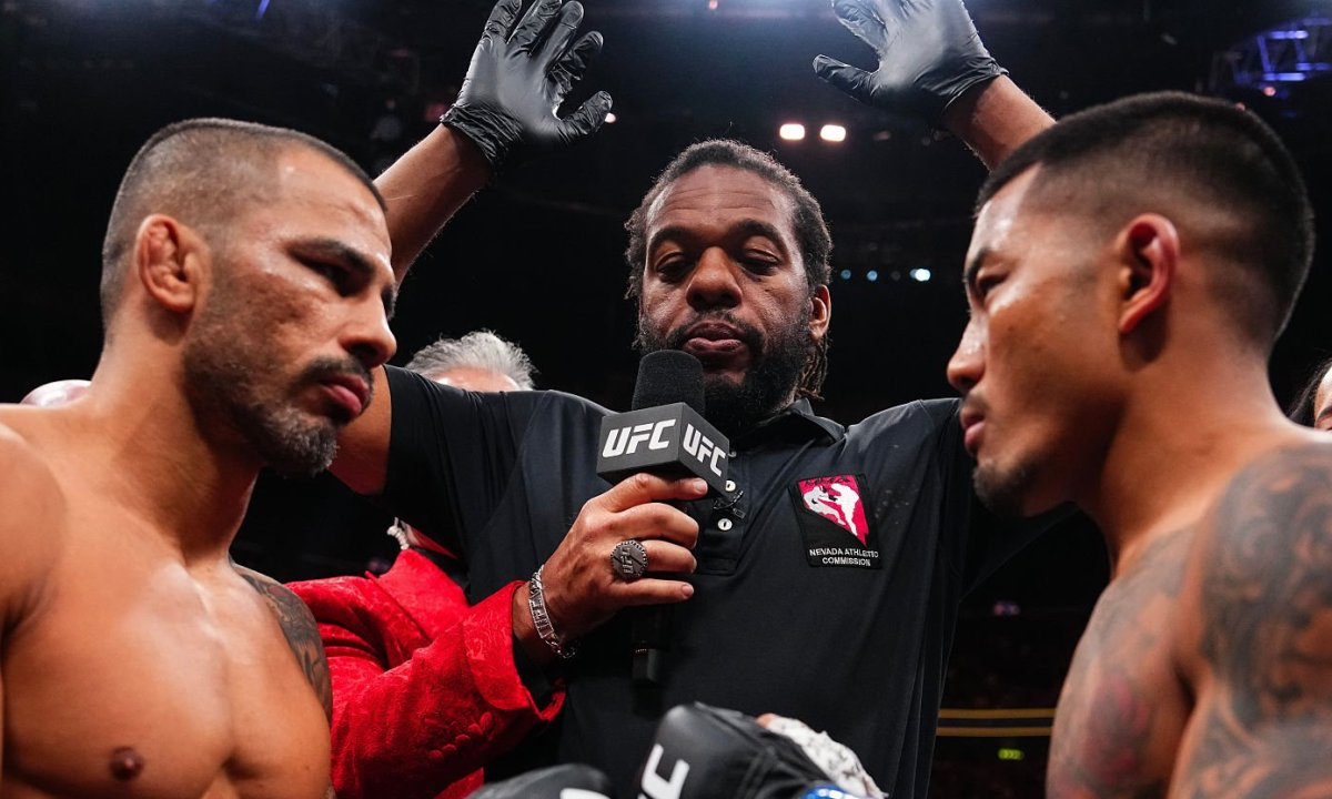 Громкая сенсация за 26 секунд прогремела в бою за чемпионский титул на UFC 323. Видео