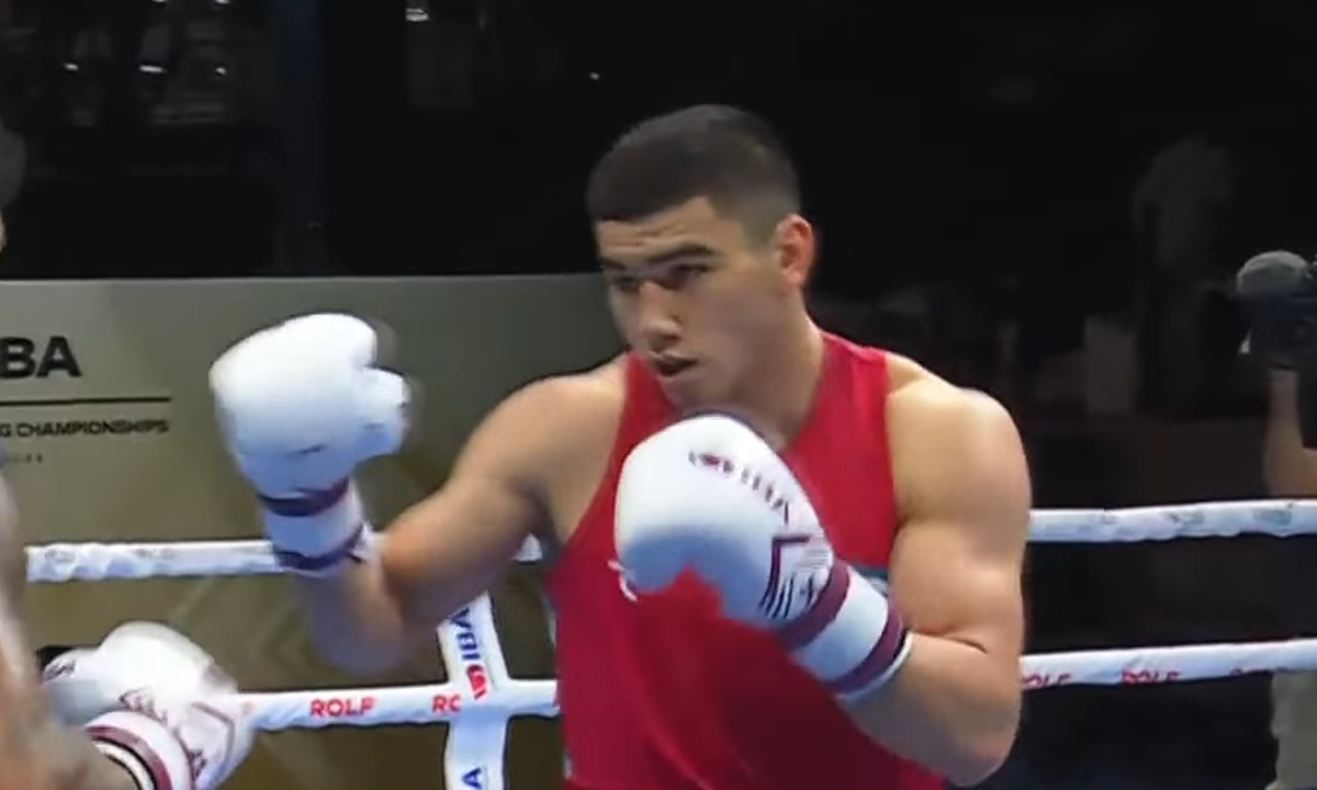 Неожиданным исходом закончился бой чемпиона мира из Узбекистана на ЧМ-2025 по боксу