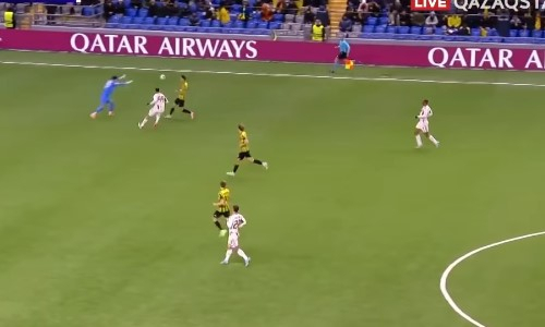 Как Темирлан Анарбеков «включил» Мануэля Нойера во время матча Лиги Чемпионов. Видео