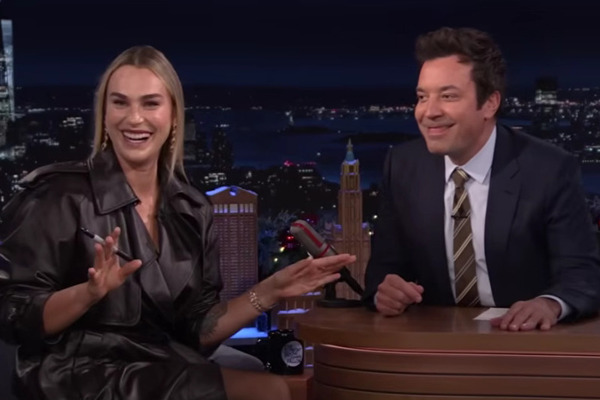 Арина Соболенко оставила автограф на лбу. Фото