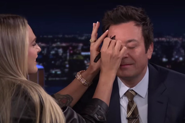 Арина Соболенко оставила автограф на лбу. Фото