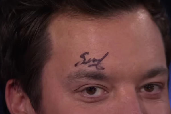 Арина Соболенко оставила автограф на лбу. Фото