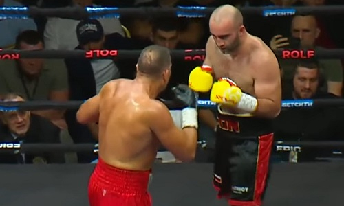 Брутальным нокаутом закончился бой Мурата Гассиева за титул чемпиона мира