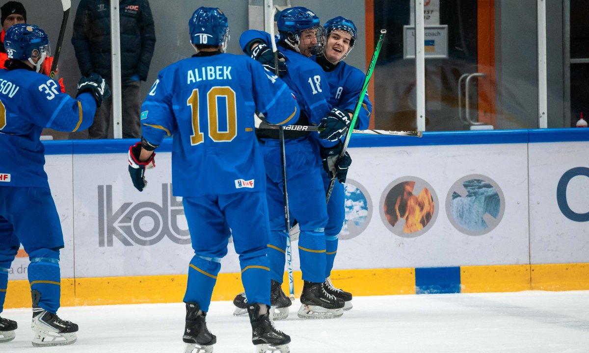 Казахстан сотворил сенсацию с 0:4 на молодежном чемпионате мира по хоккею