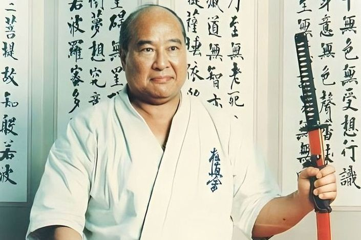 Бои с быками, отшельничество и свой стиль карате. История Масутацу Оямы