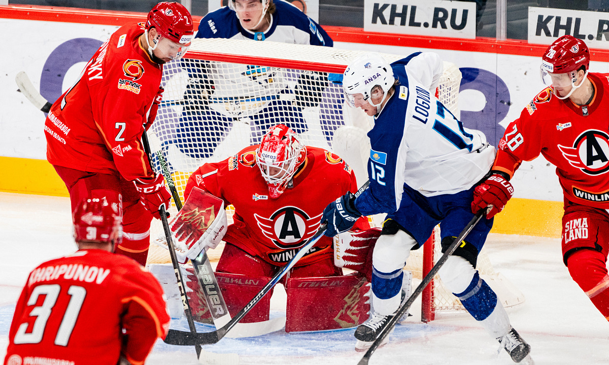 Фоторепортаж с матча КХЛ «Автомобилист» — «Барыс» 1:4