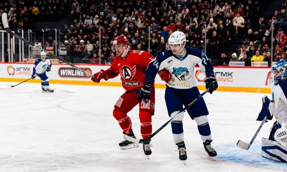 «Хладнокровно переиграл». Сенсацию «Барыса» в КХЛ разобрали в России