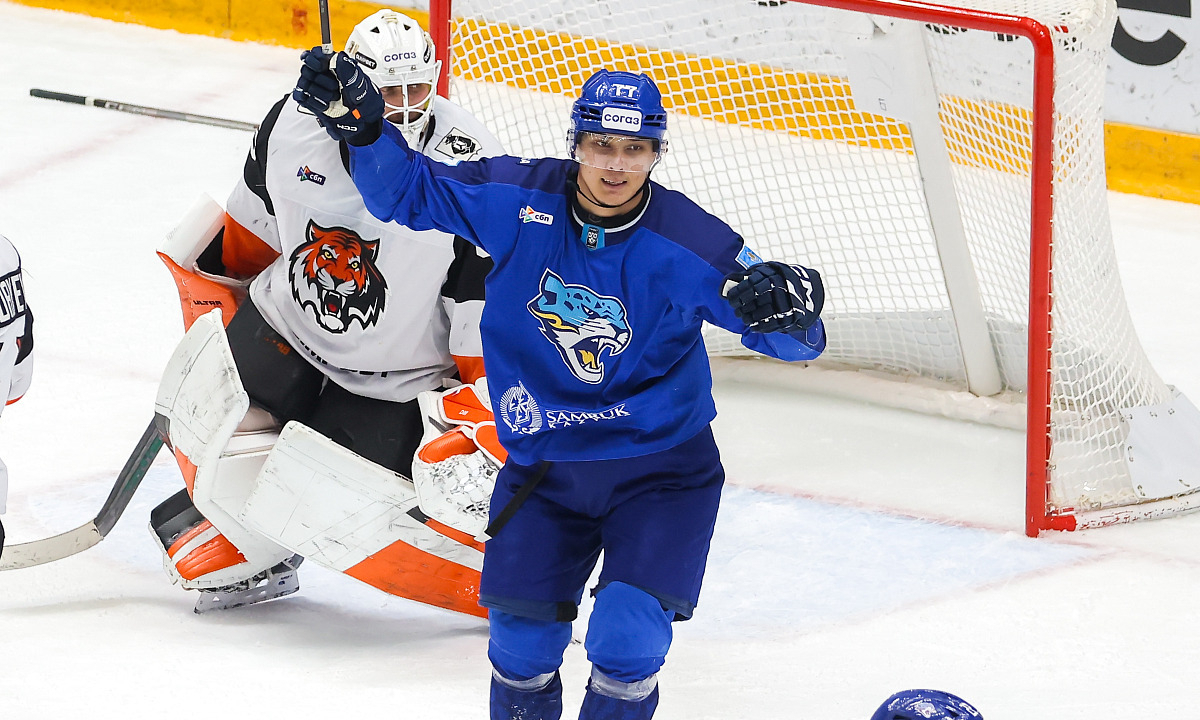 Фоторепортаж с матча КХЛ «Барыс» — «Амур» 1:4