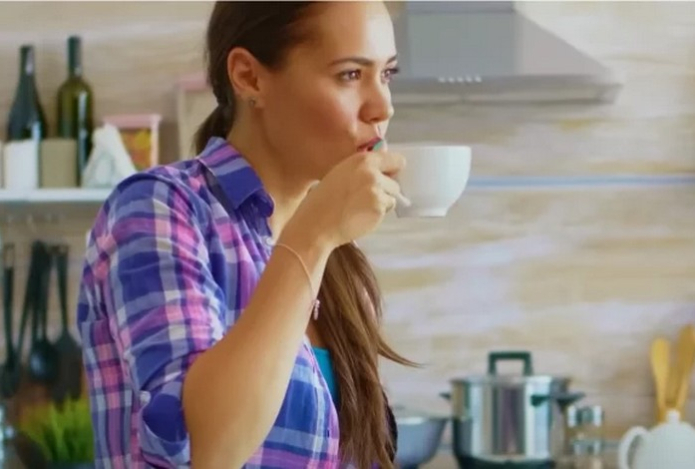 Врачи назвали самый полезный напиток для кишечника — избавит от вздутия и спазмов