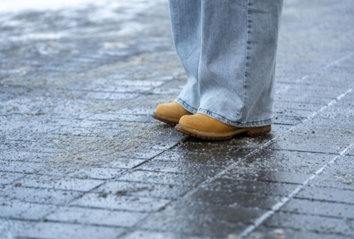 Как выбрать обувь, которая не подведет на скользкой дороге