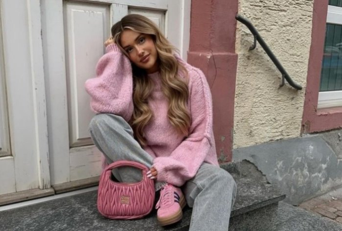 Стилисты назвали модные модели зимних свитеров