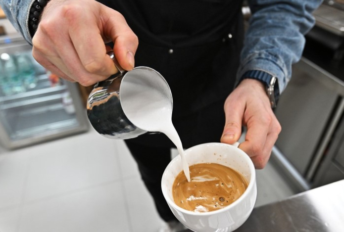 Обжигающий и кисловатый вкус — в Китае начали продавать кофе с насекомыми