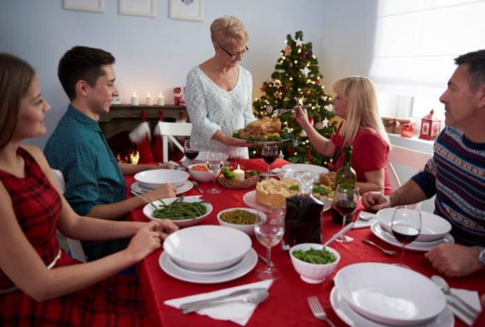 Названы запрещённые за новогодним столом темы