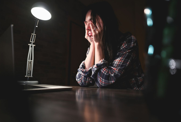 Как помочь себе просыпаться в тёмное время года