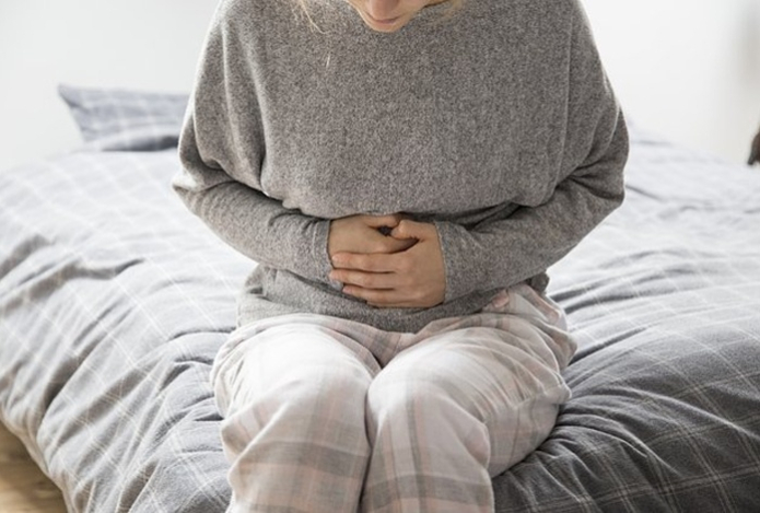 Врач объяснила причины вздутия и неприятного запаха изо рта