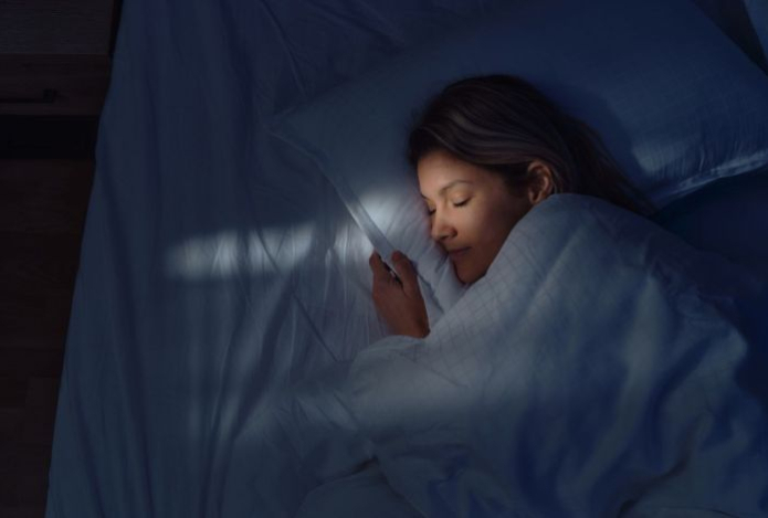 Врач назвал опасные последствия длительного сна