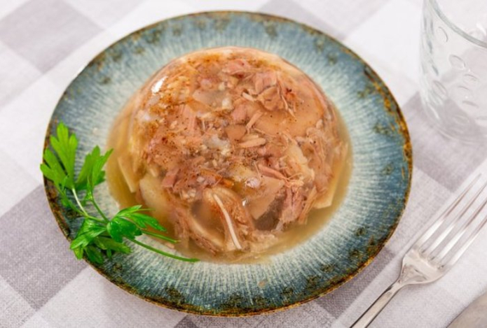 Диетолог раскрыла самый полезный рецепт холодца