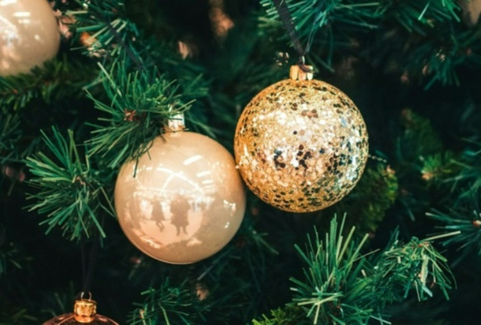 В эти дни лучше не наряжать ёлку — астрологи предупредили об опасности навлечь беду