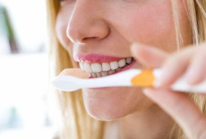 Что сделать, чтобы сладости не вредили зубам