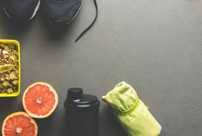 Ученые выяснили, когда лучше идти на тренировку — до или после еды