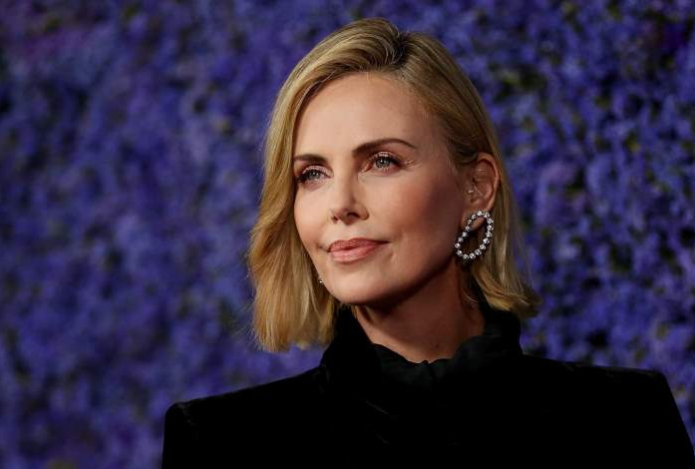 Пластический хирург объяснил, почему 50-летняя Шарлиз Терон почти не стареет