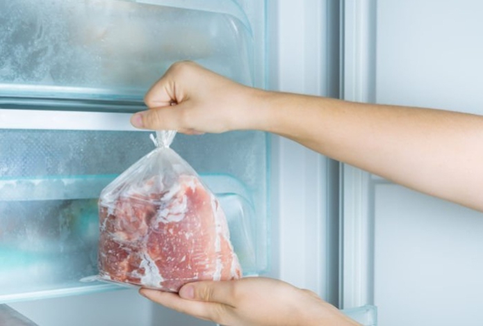 Сколько можно хранить мясо в морозилке — точные сроки для разных видов