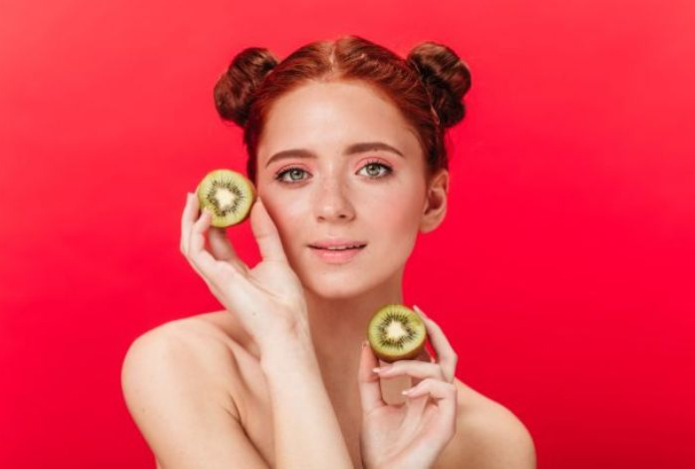 Этот простой фрукт запускает обновление кожи изнутри. Его можно есть ежедневно