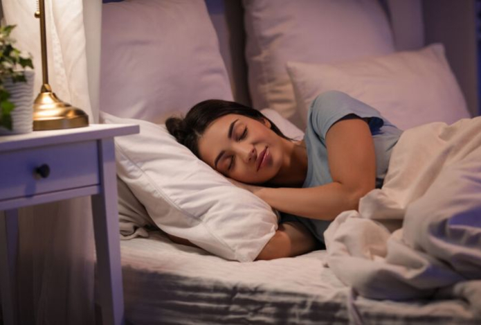 Назван тип освещения, который помогает быстрее уснуть